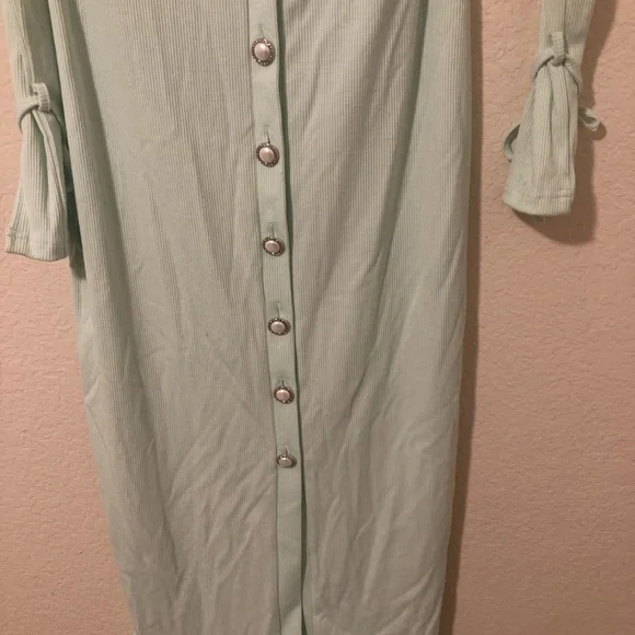 Elegant Mint Long Sleeve Dress with Button Accents - Picture 3 of 4
